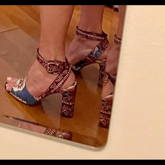 ✨ VALENTINO size 6.5 wedges- offers welcomed!!!!!✨ - Picture 5 of 8